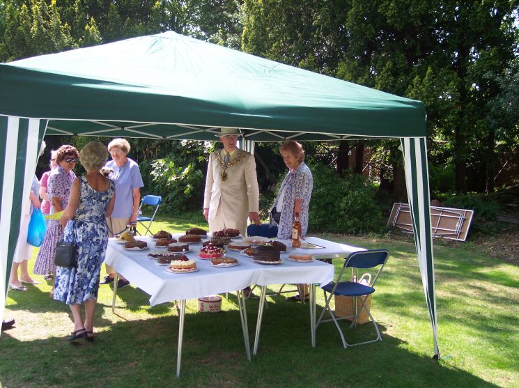 Mr Mayor judging the men's cake competition